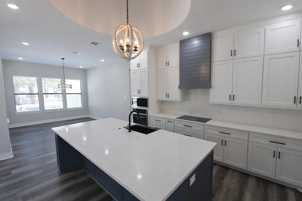 Brandon V Lake Living - Residential