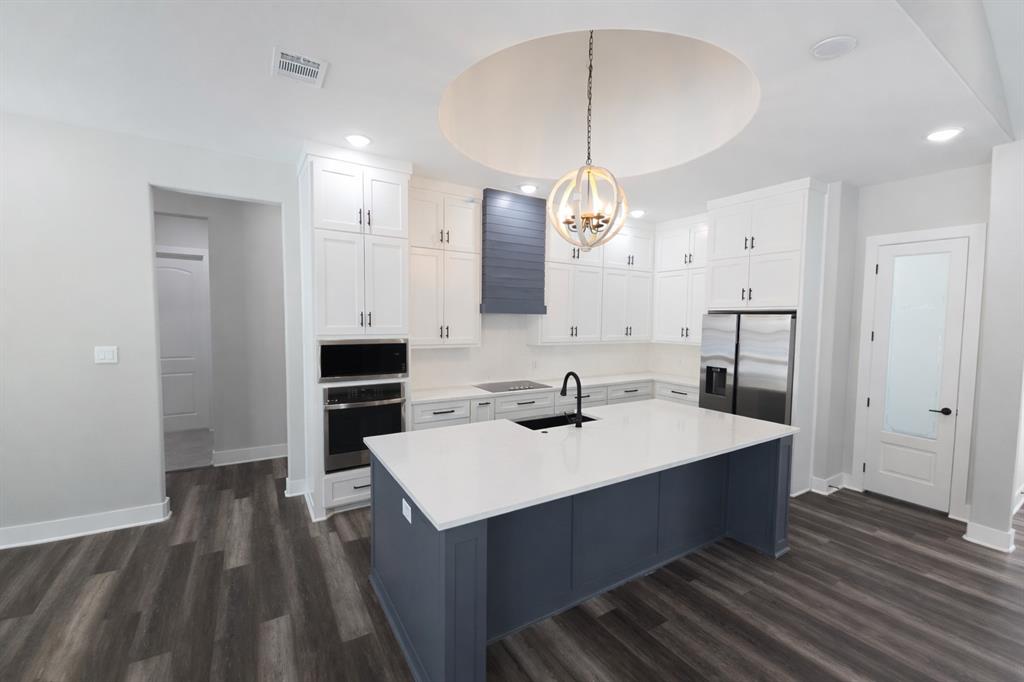 Brandon V Lake Living - Residential