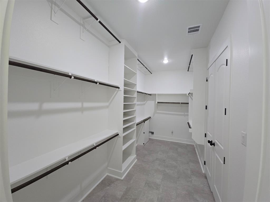 Brandon V Lake Living - Residential