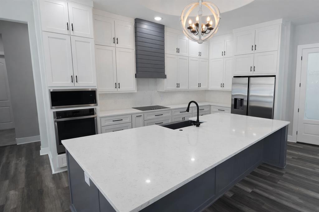 Brandon V Lake Living - Residential