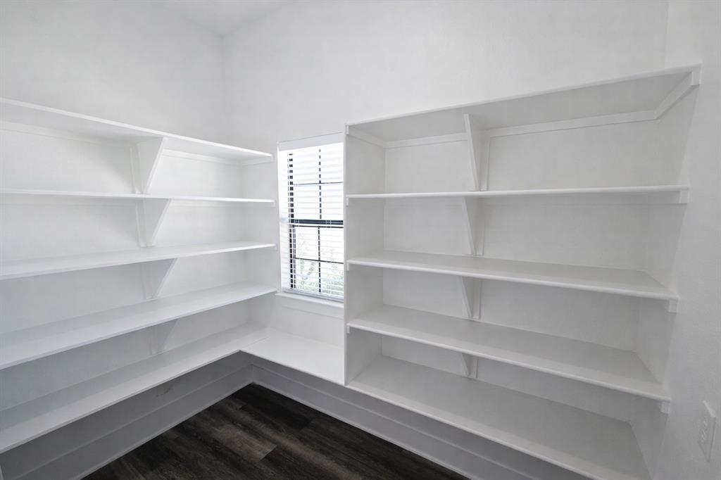 Brandon V Lake Living - Residential