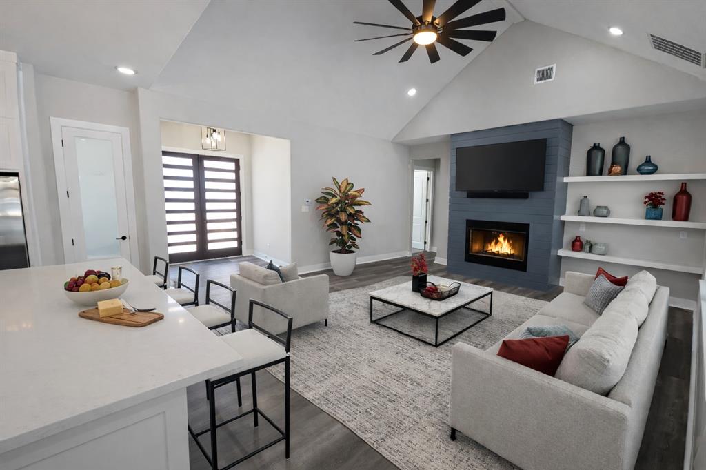 Brandon V Lake Living - Residential