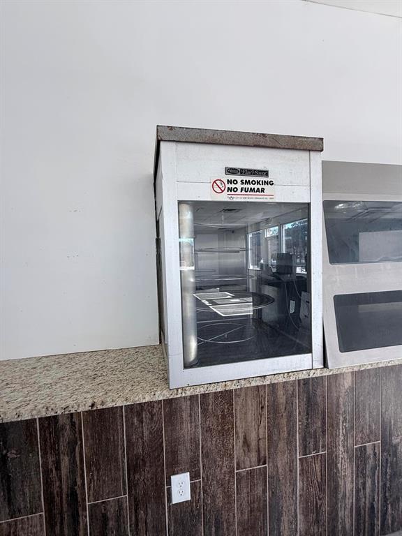 WEDGE HILLS - Commercial Lease