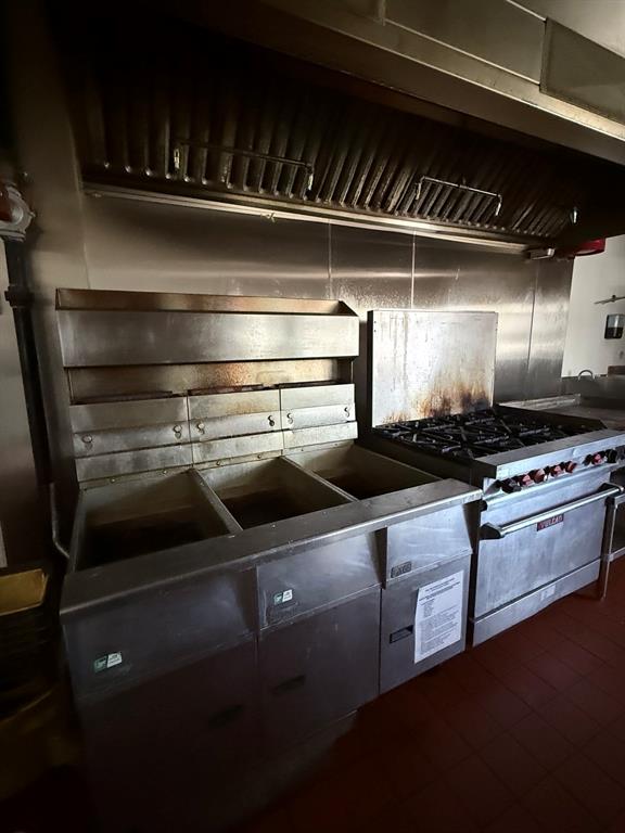 WEDGE HILLS - Commercial Lease