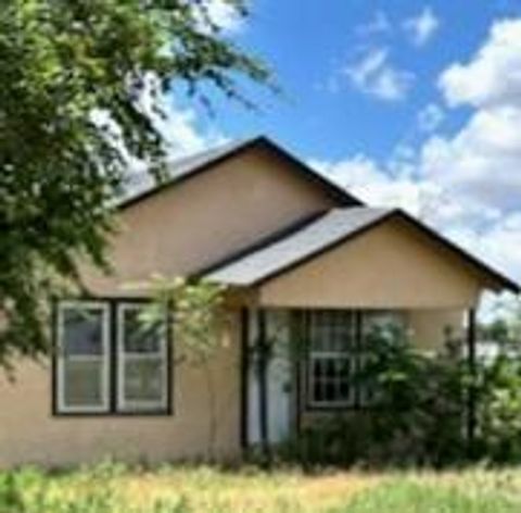 617 W Price Street Floydada TX 79235