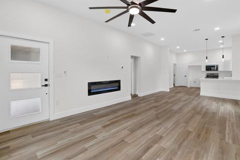 2307 Refugio Avenue Fort Worth TX 76164