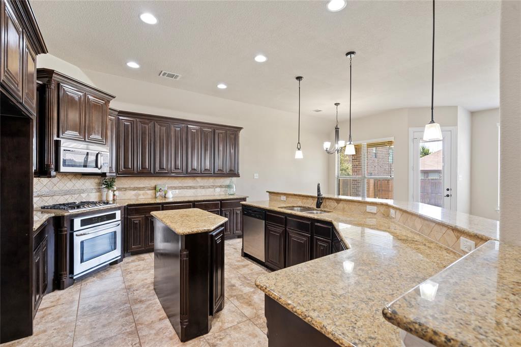 613 Ravenwood Drive
