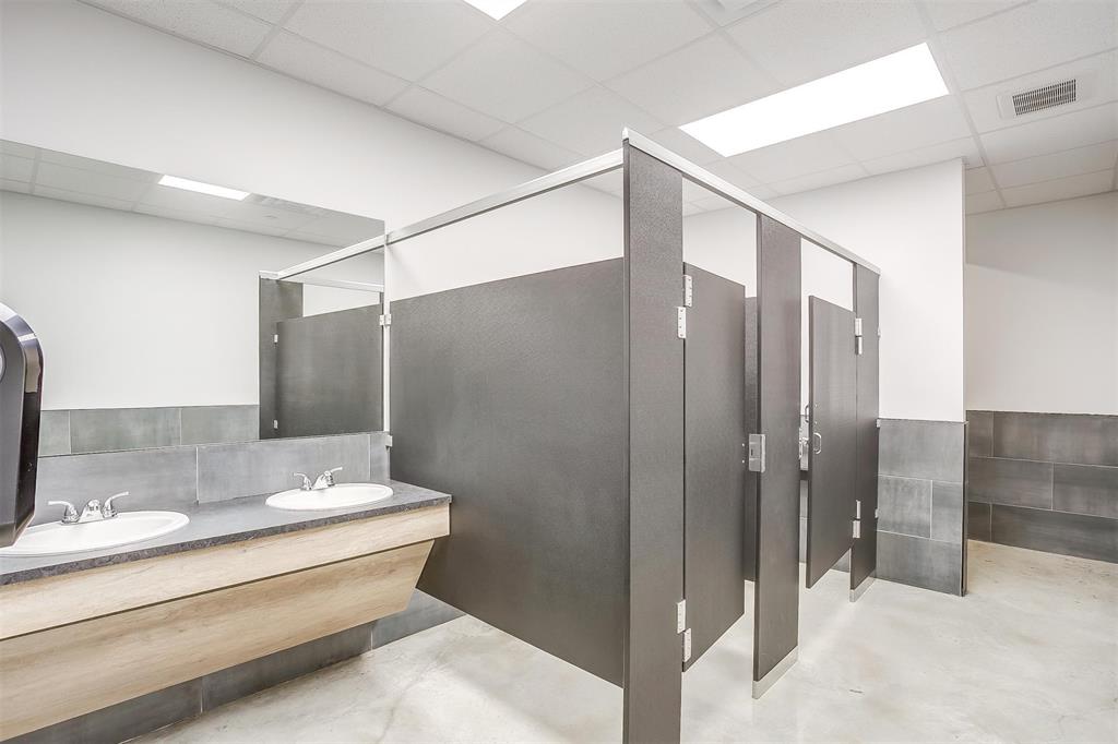 Mattlock - Commercial Sale