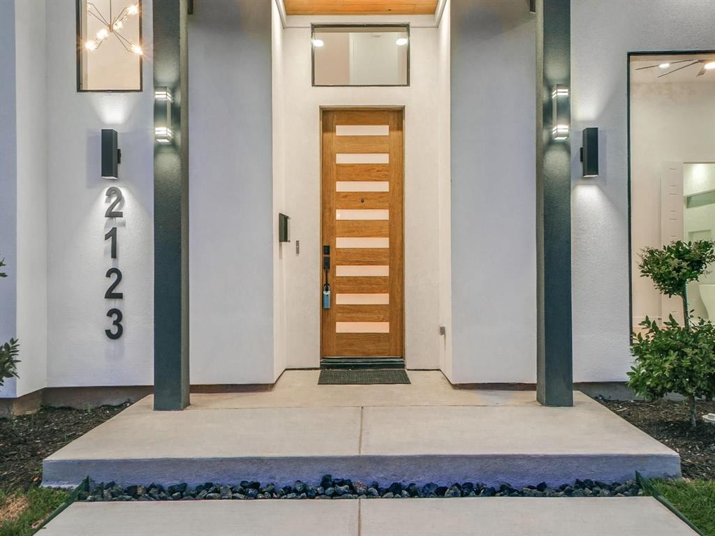 Photo of 2123 Southerland Avenue, Dallas, TX 75203 (MLS # 21283252)