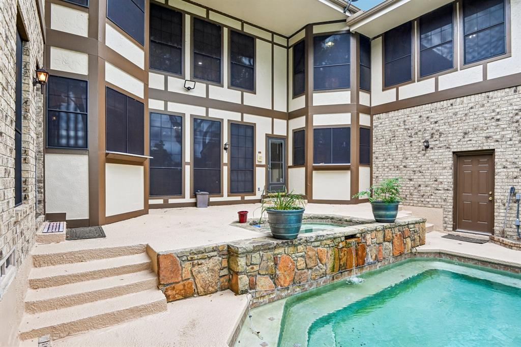 128 Sceptre Drive