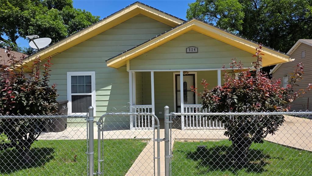 Photo of 524 W Broadus Avenue, Fort Worth, TX 76115 (MLS # 21267756)