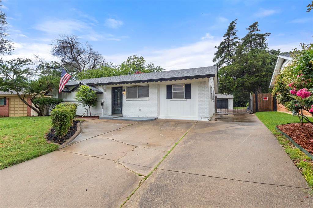 3241 Earle Drive