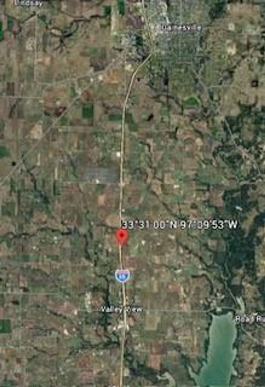 2.5 acres of prime real estate located on the I35 access road, with well over 100 thousand vehicles passing by this location daily, this is the perfect location for any business your heart desires!