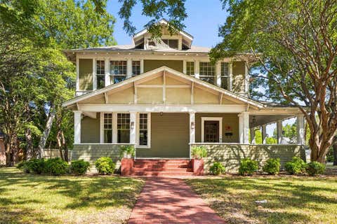 Photo of 400 W Gilmer Street, Ennis, TX 75119 (MLS # 21366310)