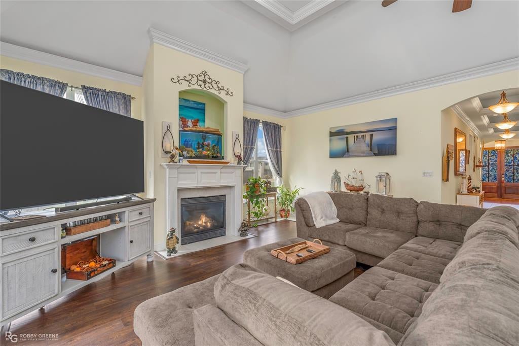 5860 S Lakeshore Drive 12