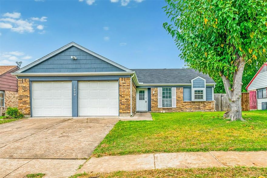 Step inside this beautifully remodeled gem nestled in a charming, established neighborhood where modern style meets everyday comfort and affordability. Thoughtfully renovated with today’s lifestyle in mind, this home is dressed to impress and ready for its big reveal.
Recent Upgrades That Steal the Show:
• Luxury vinyl plank flooring—style + durability in one chic package
• Decorative lighting throughout—because good lighting makes everything better
• Ceiling fans in living + bedrooms—hello, year-round comfort
• Kitchen goals achieved:
o Sleek, never-before-used stainless steel appliances
o A peninsula with space for three barstools (breakfast, cocktails, homework—done!)
o Fresh quartz countertops that perfectly complement the updated cabinets
• Fresh interior paint—because every space deserves that new-home glow
• Bathrooms updated with modern, stylish fixtures you’ll love showing off
And let’s not forget location: you’ll be just minutes from the Arlington Entertainment District, DFW Airport, Joe Pool Lake, Epic Central, plus a buffet of shopping and dining options. With quick access to I-20, Hwy 360, and TX-161, commuting and exploring couldn’t be easier.