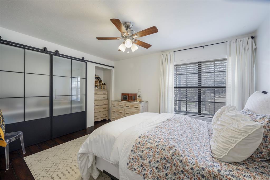 Glen Oaks Twnhms Condo - Residential