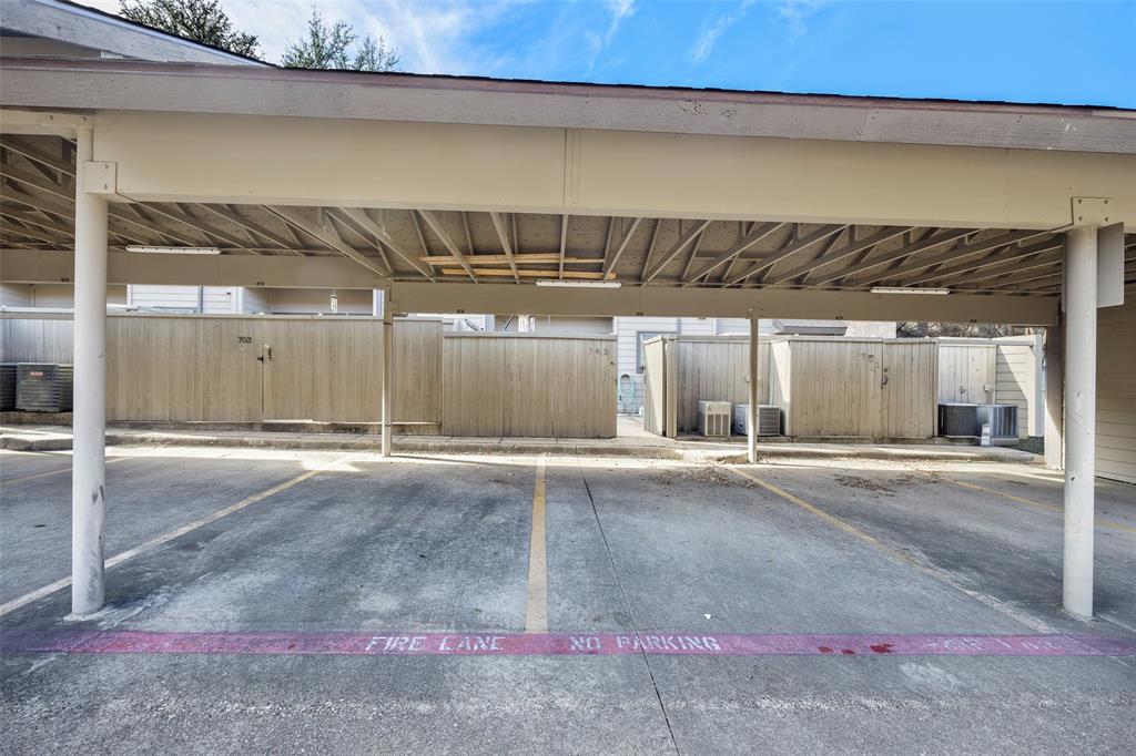 Glen Oaks Twnhms Condo - Residential