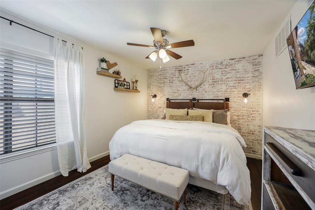 Glen Oaks Twnhms Condo - Residential