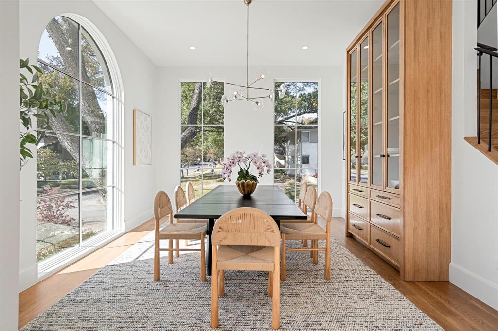 6903 La Vista Drive