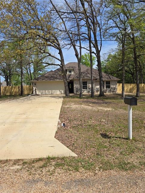 A home in Mabank