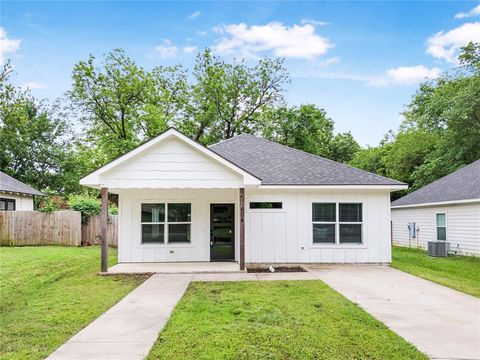 Photo of 604 W Star Street, Denison, TX 75020 (MLS # 21255961)
