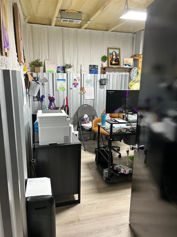 na - Commercial Sale