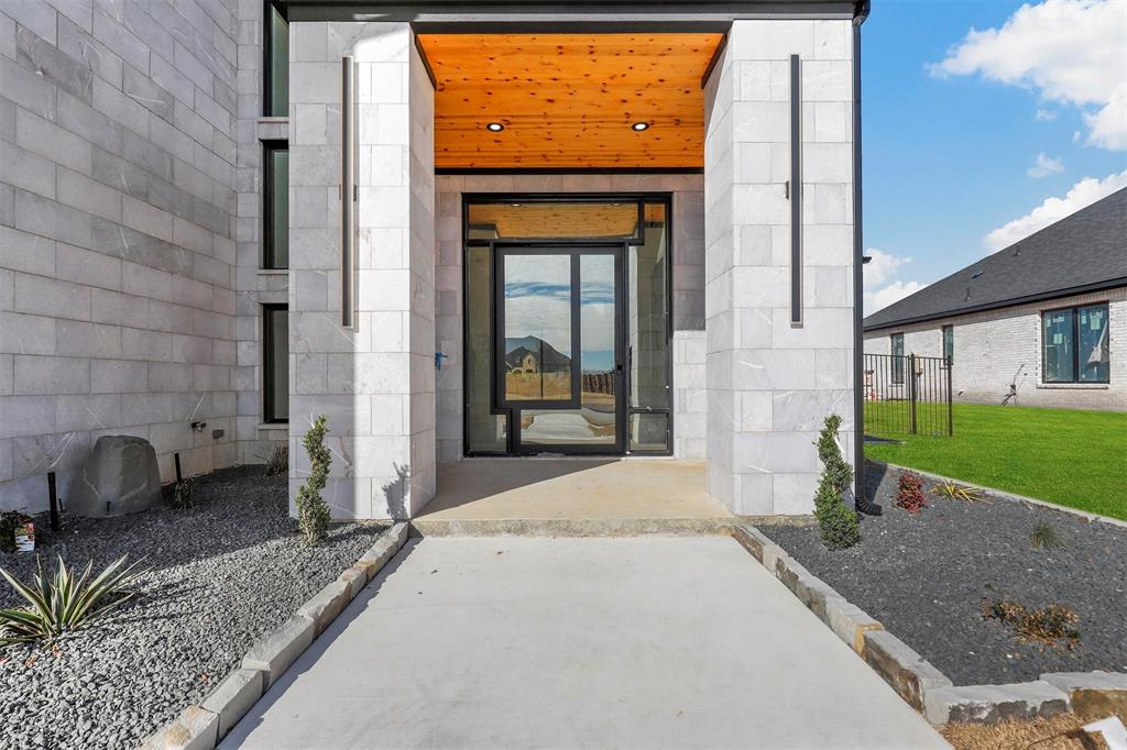 1202 Knoll Crest Drive