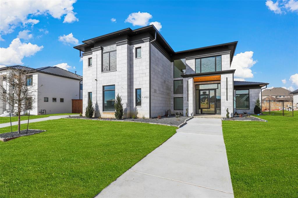 1202 Knoll Crest Drive