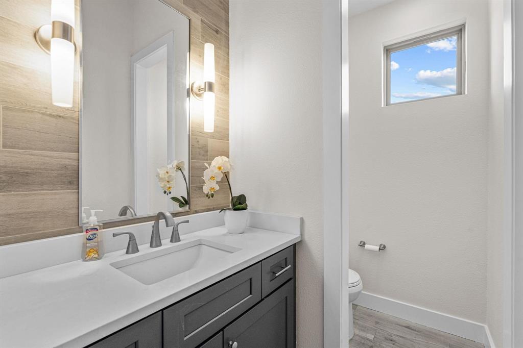 Dallas Land & Loan 03 - Residential Lease