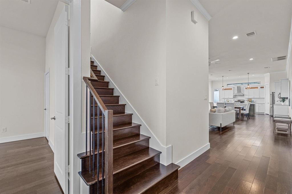 Dallas Land & Loan 03 - Residential Lease