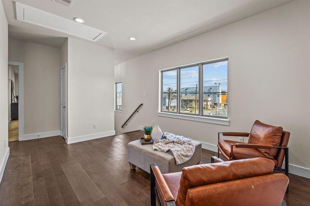 Dallas Land & Loan 03 - Residential Lease