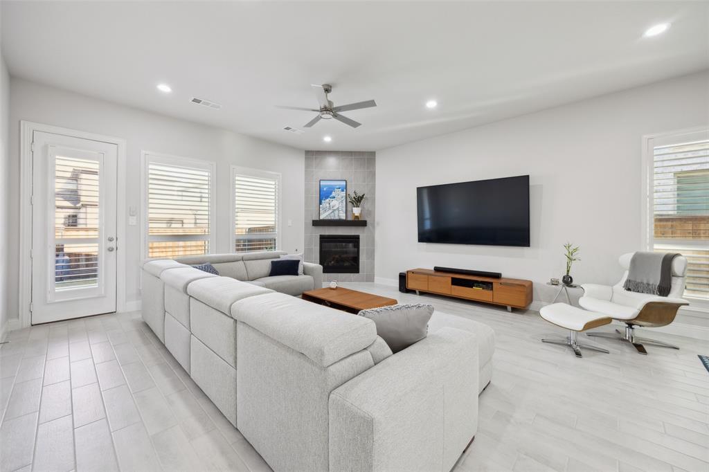 Farmers Branch, Texas 75234, United States, 3 Bedrooms Bedrooms, ,2 BathroomsBathrooms,Residential,Pending,19623