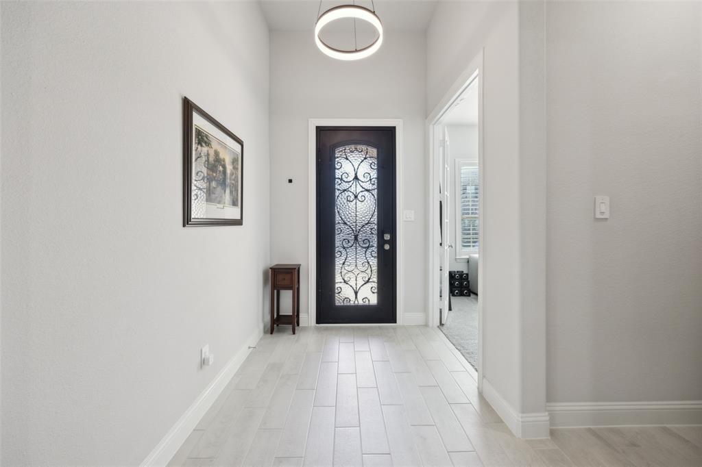 Farmers Branch, Texas 75234, United States, 3 Bedrooms Bedrooms, ,2 BathroomsBathrooms,Residential,Pending,19623