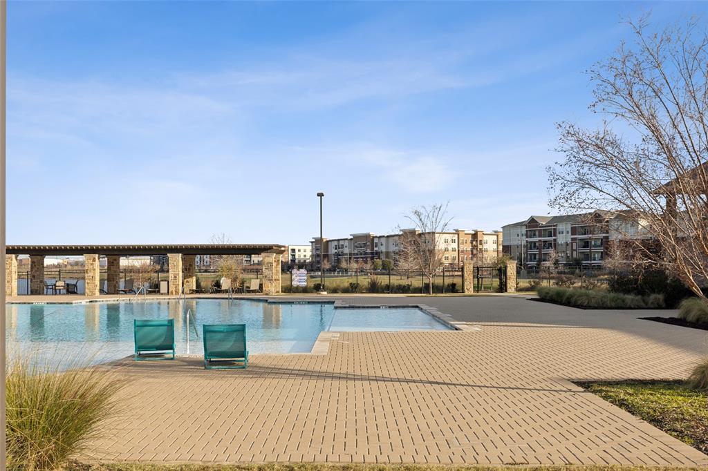 Farmers Branch, Texas 75234, United States, 3 Bedrooms Bedrooms, ,2 BathroomsBathrooms,Residential,Pending,19623