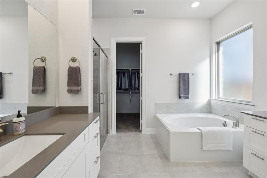 Farmers Branch, Texas 75234, United States, 3 Bedrooms Bedrooms, ,2 BathroomsBathrooms,Residential,Pending,19623