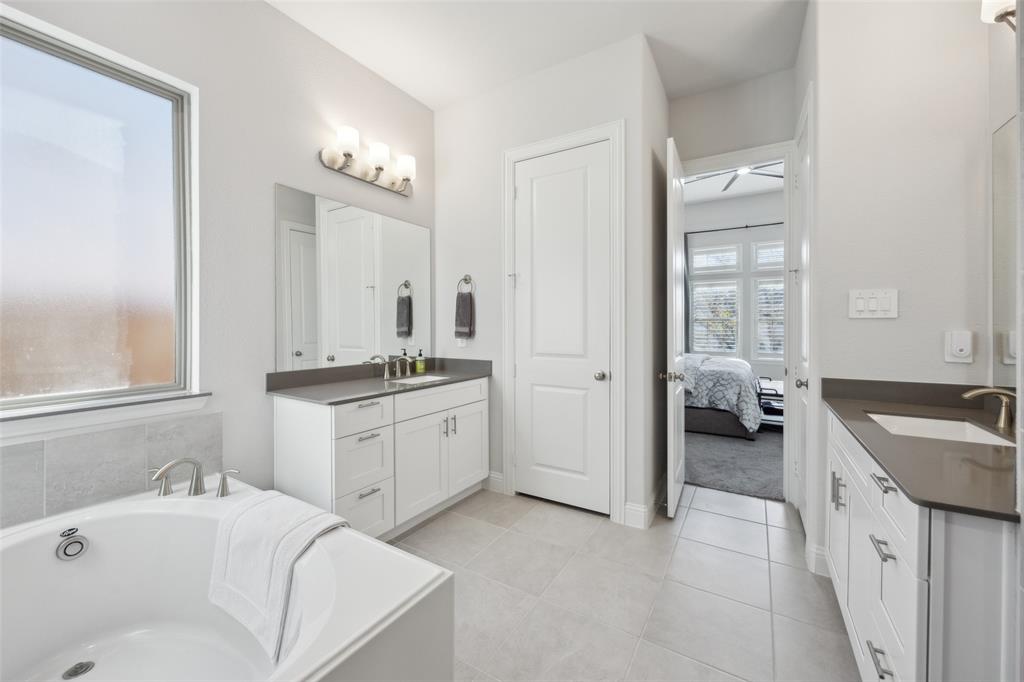 Farmers Branch, Texas 75234, United States, 3 Bedrooms Bedrooms, ,2 BathroomsBathrooms,Residential,Pending,19623