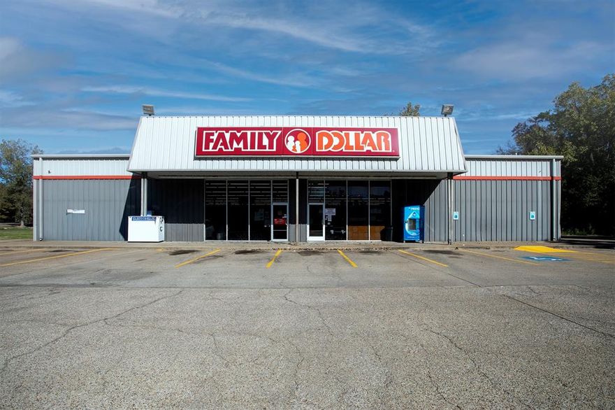 Located in an Opportunity Zone. 
Also for lease - Contact broker for pricing. 
Traffic Counts: 9,981 VPD (TxDOT '24). 
Zoning: C. 
Parking: 35 Spaces.