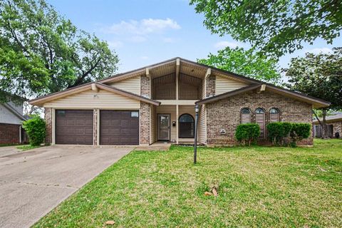 1629 Brent Court Grand Prairie TX 75051