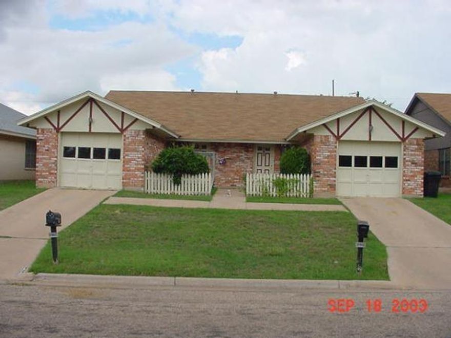 Looking for something close to ACU? This is it! 2 bedroom and 2 bathroom home that comes with a refrigerator, stove and dishwasher! Has a 1 car garage and a nice front porch with a little white picket fence. This home is a must see. 

Owner must approve all pets. 

Requires enrollment in resident benefit package. Resident Liability insurance is required.

* Owner is a licensed Real Estate Broker *