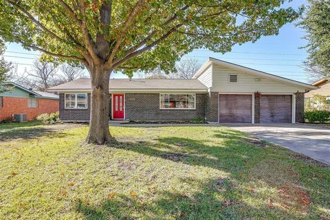 A home in Benbrook