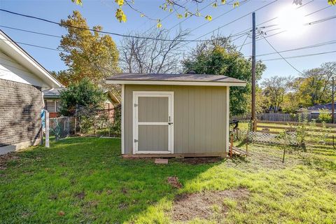 A home in Benbrook