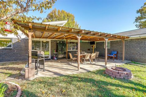 A home in Benbrook