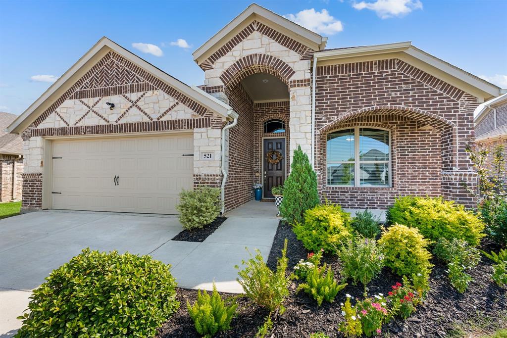 521 Hillcrest Circle