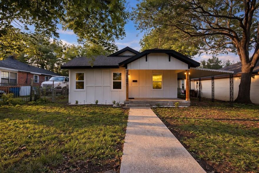 Experience the perfect blend of modern sophistication and urban convenience in this stunningly remodeled 3-bedroom, 1-bathroom home. Ideally situated just minutes from the vibrant energy of Downtown Dallas, the lush greenery of Halperin Park, and the Dallas Zoo, this property offers an unparalleled lifestyle in one of the city’s most accessible locations. 
This home is not in an HOA and would make for a great rental property or first time home.