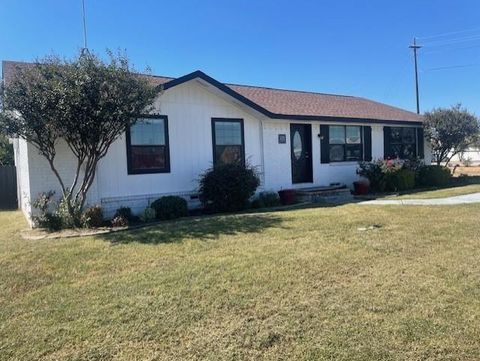 Photo of 101 E US Highway 80, Forney, TX 75126 (MLS # 21084673) Photo of 101 E US Highway 80, Forney, TX 75126 (MLS # 21084673)