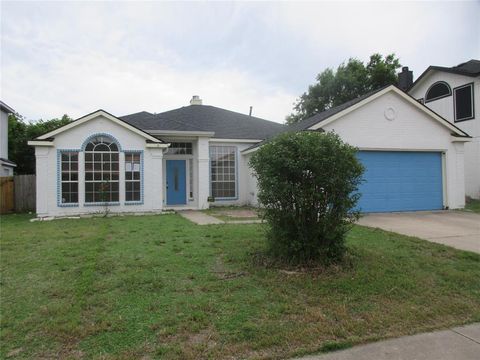 Photo of 214 Westbrook Drive, Arlington, TX 76002 (MLS # 21255118)