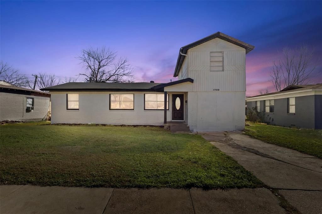 Photo of 1722 Hillcrest Street, Mesquite, TX 75149 (MLS # 21252462)