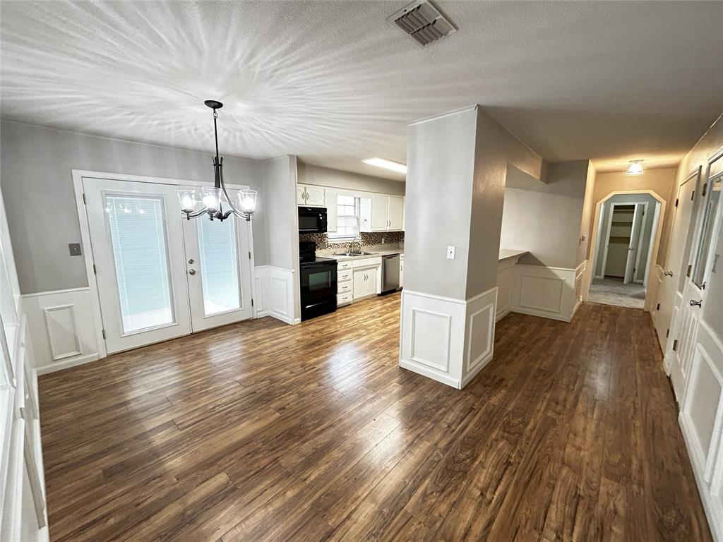1728 Red Oak Circle