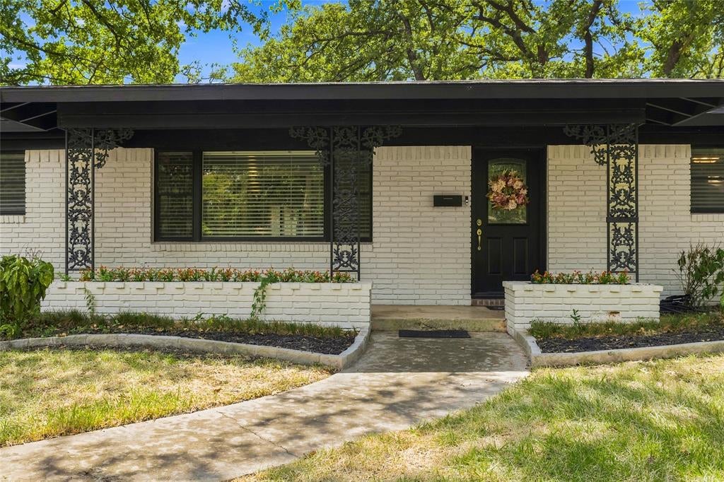 1500 W Lavender Lane